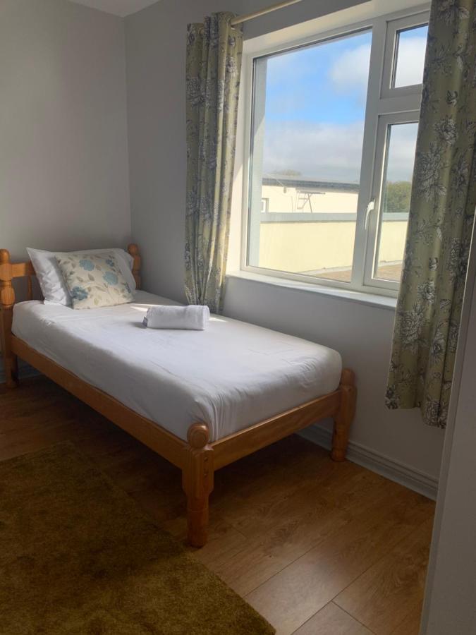 Newcastle Townhouse Apartment Galway Bagian luar foto